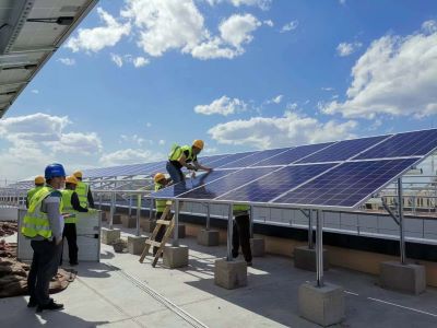 踐行能源交通融合技術(shù)發(fā)展——北京大興國際機場航空食品配餐樓光伏項目竣工(圖2) 踐行能源交通融合技術(shù)發(fā)展——北京大興國際機場航空食品配餐樓光伏項目竣工(圖2)